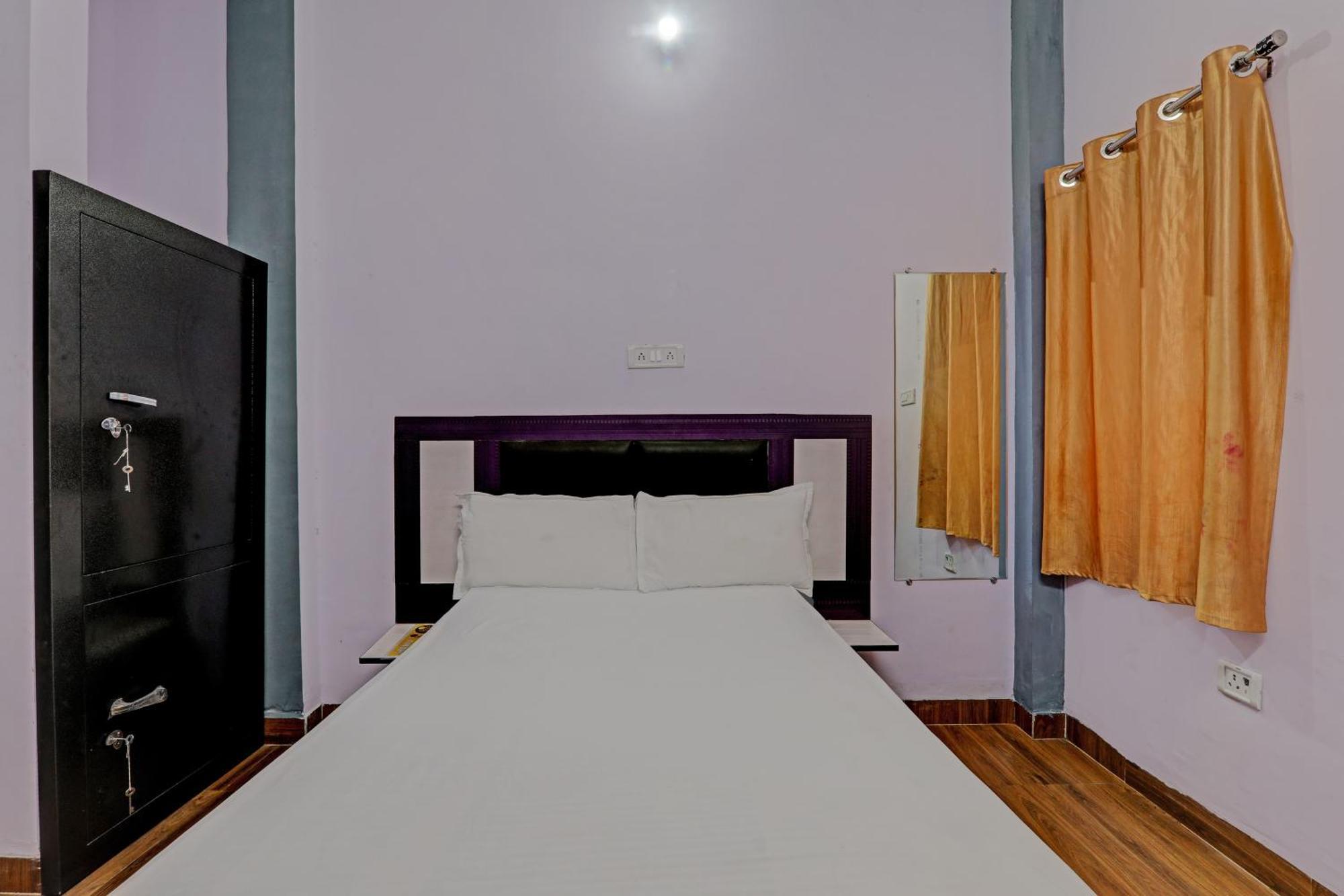 Oyo Hotel Crown Лакхнау Екстер'єр фото