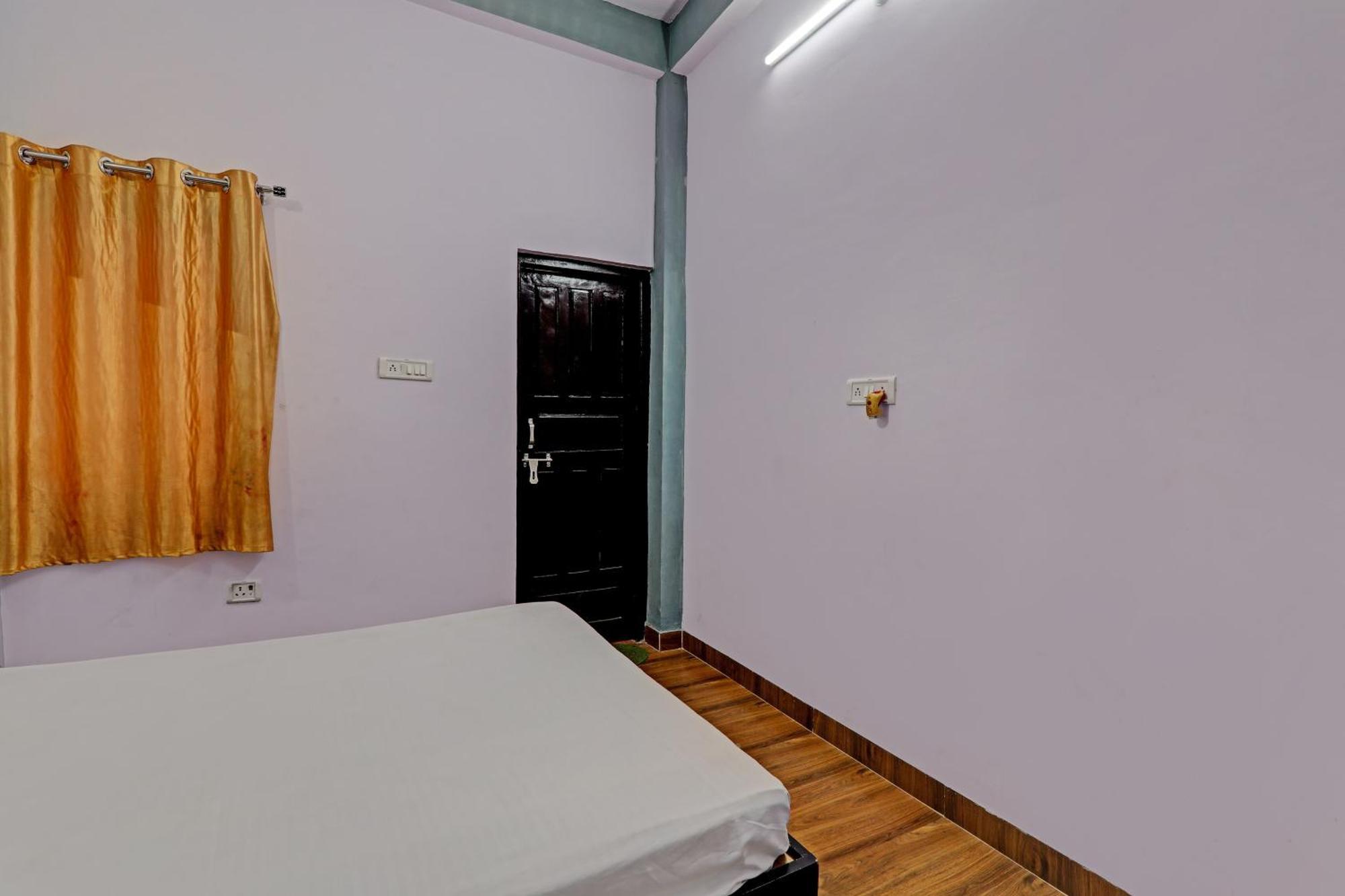 Oyo Hotel Crown Лакхнау Екстер'єр фото
