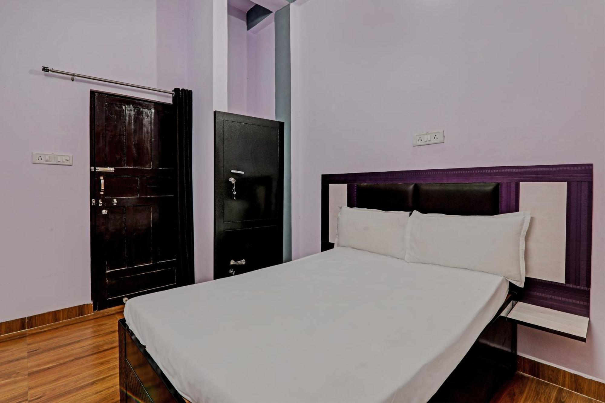 Oyo Hotel Crown Лакхнау Екстер'єр фото