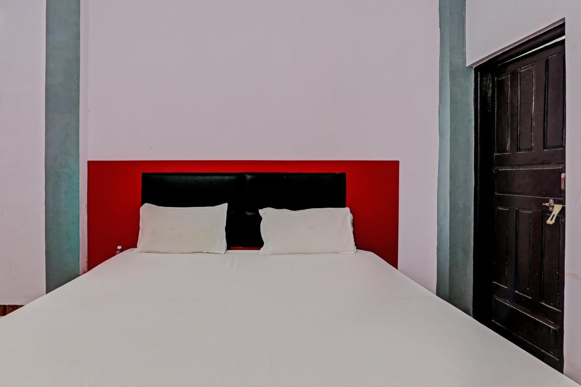 Oyo Hotel Crown Лакхнау Екстер'єр фото