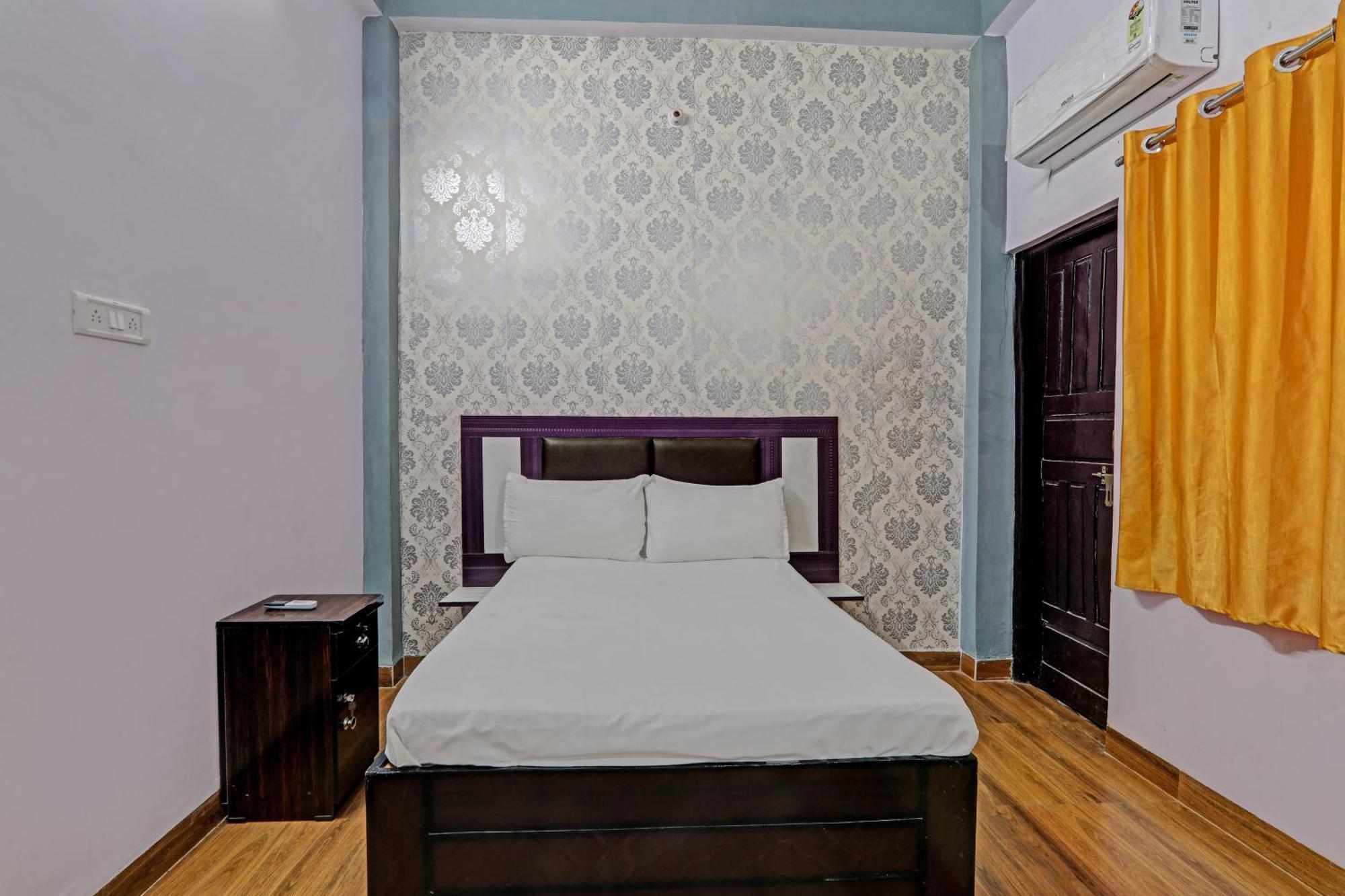 Oyo Hotel Crown Лакхнау Екстер'єр фото