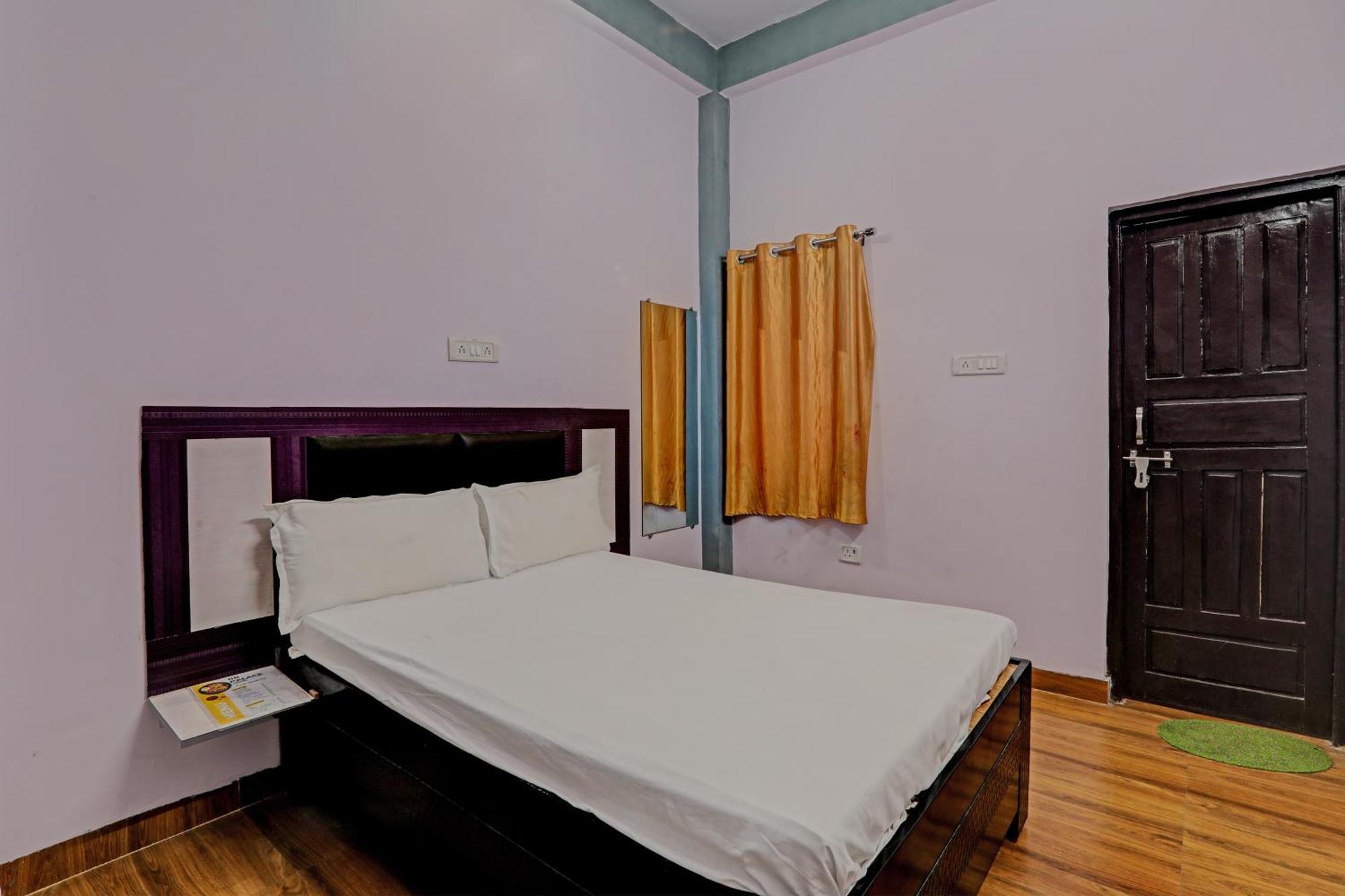 Oyo Hotel Crown Лакхнау Екстер'єр фото
